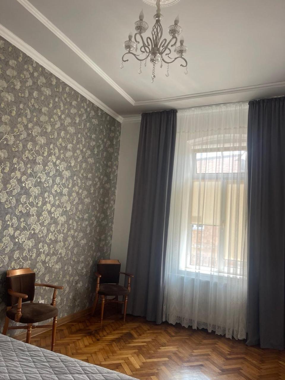 Newtone Apartment TTchernivtsi Extérieur photo