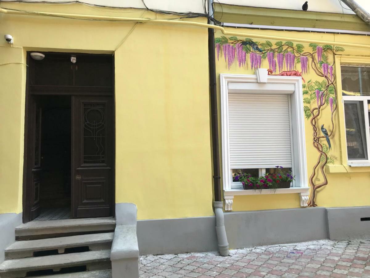 Newtone Apartment TTchernivtsi Extérieur photo